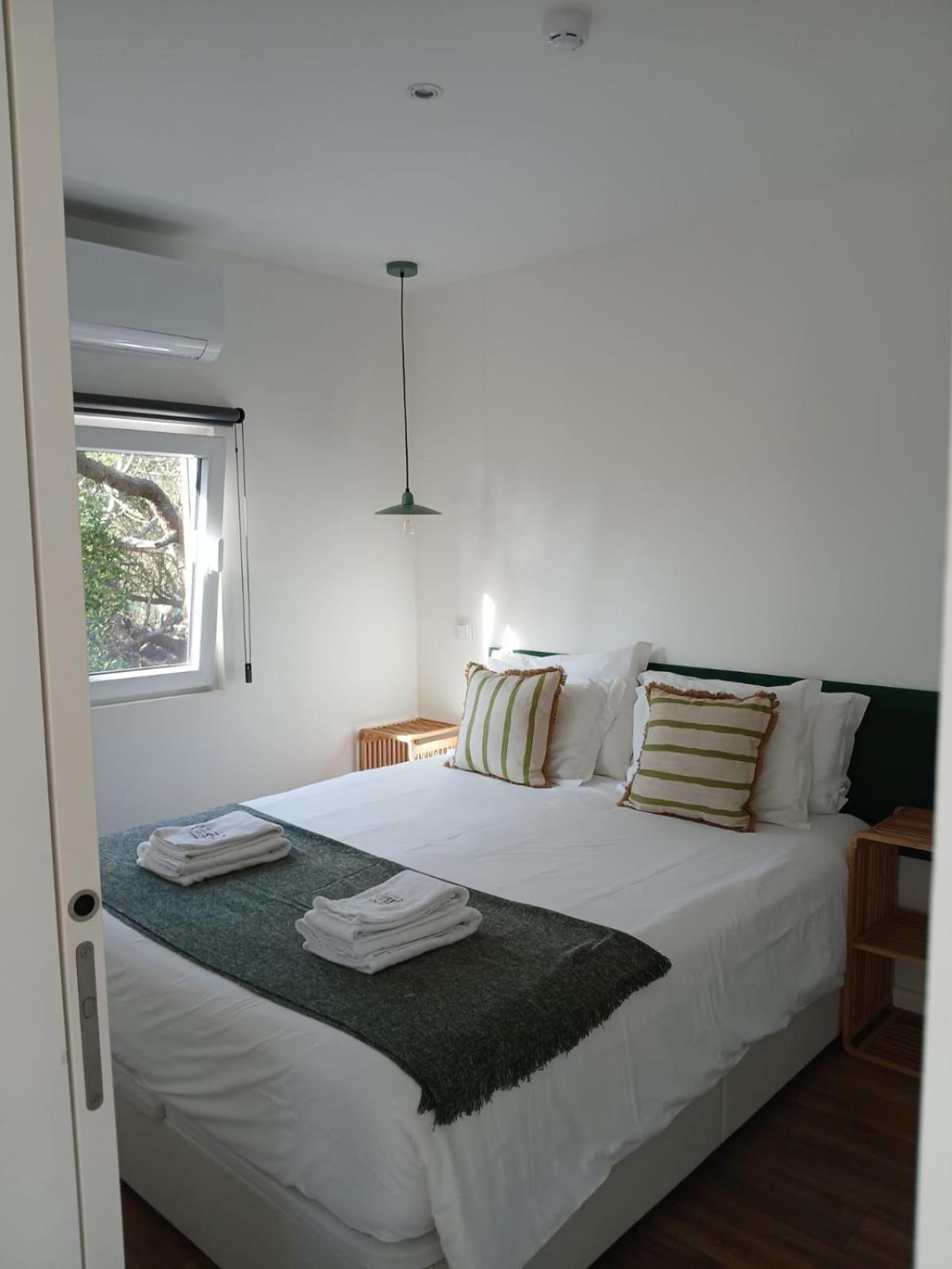 Azen Cool House Bed and Breakfast Azenhas do Mar Exteriör bild